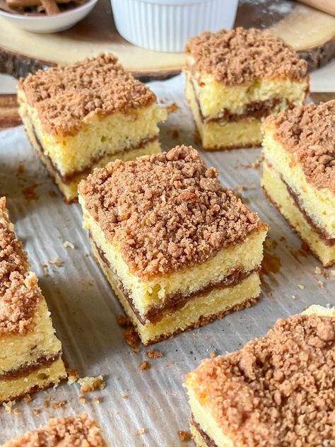 Cinnamon Coffee Cake Easy Desserts Cinnamon, Starbucks Cinnamon Coffee Cake, Starbucks Coffee Cake Recipe, Cofee Cake, Coffee Cake Loaf, Cinnamon Crumb Cake, Foods At Home, Restaurant Foods, Starbucks Cake