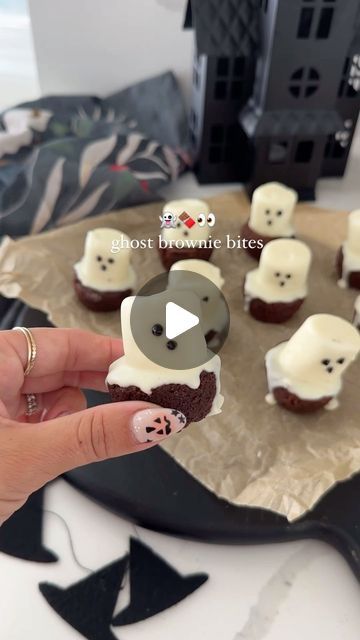 Deborah Trette on Instagram: "happy october! here’s how to make ghost marshmallow brownie bites to celebrate halloween month! Such a yummy and cute treat! 👻 I used the @target brownies, melted white chocolate and dipped a marshmallowz. Placed on top and let cool before adding eye details! save and share 💫 witch hat garland @pearlandjane (myfourwonders10) #halloween #halloweentreats #spookycute #halloweeninspo #halloweenideas #snackideas #halloweenparty #partyinspo #targetfinds" Ghost Brownies Marshmallow, Witch Hat Garland, Hat Garland, Entertaining Desserts, Marshmallow Brownies, Halloween Food Crafts, Halloween Month, Holiday Treats Recipes, Halloween Brownies