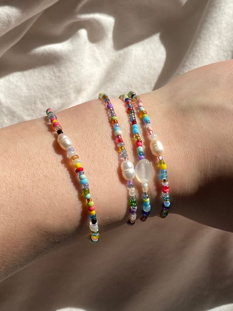 pearl bracelet multicolour bracelet summer aesthetic small business Aesthetic Bracelet Stack, Small Beaded Bracelets Aesthetic, Diy Beaded Bracelets Ideas, 90s Bracelets, Beaded Bracelets Aesthetic, Small Bead Bracelets Ideas, Bratz Summer, Indie Necklaces, Summer Bracelet Stack