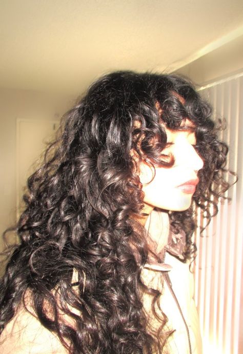 Curly Long Hair Women, Aesthetic Haircuts Curly Hair, Haircuts For Loose Curly Hair, Haircuts For People With Curly Hair, Haircut Ideas For Long Curly Hair, Vintage Curly Haircut, Barbie Hairstyles Curly Hair, Natural Curly Hair Aesthetic, Long Wolf Cut Curly Hair