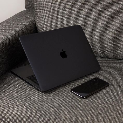 8,055 Me gusta, 20 comentarios - Apple Design Hub (@appledesignhub) en Instagram: "Black 🏴 From @hyperlax" Class Aesthetic, Apple Ecosystem, Miami Mansion, Apple Laptop Macbook, Black Mac, Latest Tech Gadgets, Pretty Phone Cases, Apple Laptop, Apple Design