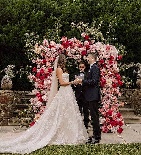 Spring Red Wedding, Pink Red Wedding Theme, Bright Pink Wedding Flowers, Pink Wedding Ceremony Flowers, Pink Red And White Wedding, Red And Pink Wedding Flowers, Italian Theme Wedding, February Wedding Ideas, Pink And Red Wedding Theme