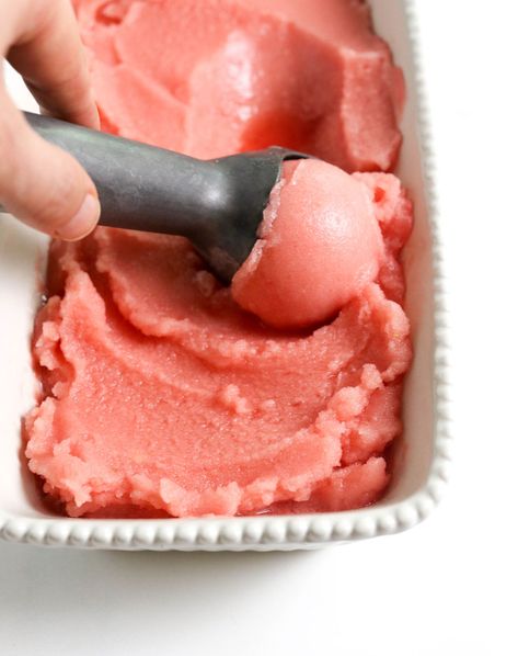 Watermelon Frozen Yogurt, Watermelon Sorbet Recipes, Watermelon Snack, Sorbet Is, Watermelon Sorbet, Watermelon Ice Cream, Sorbet Ice Cream, Healthy Popsicles, Fruit Sorbet