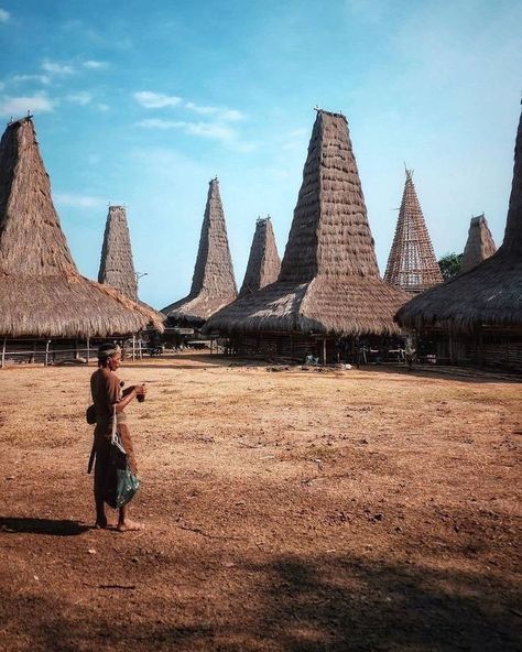 Architecture of Doom Sumba Indonesia, Eastern Architecture, Indonesian Culture, African Architecture, African House, Bamboo Construction, Bg Design, New Architecture, Aerial Photograph