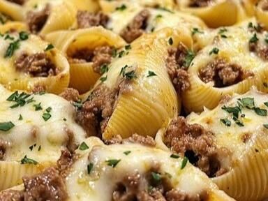 Cheesesteak Stuffed Shells Recipe: A Comfort Food Classic with a Twist - NewsBreak Beef Stuffed Shells, Fried Cheese Bites, Shells Pasta, Shell Pasta Recipes, Comfort Pasta, Pasta Shells, Stuffed Shells Recipe, Pasta Ingredients, Sauteed Veggies