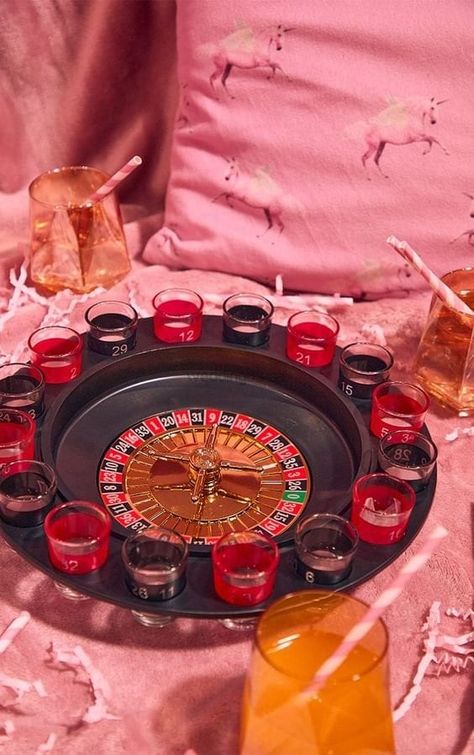 25+ Super Easy DIY Ideas for an Amazing Bachelorette Party! | WeddingBazaar Drinking Roulette Game, Drinking Roulette, Mafia Theme Party, Shot Roulette, Uni Vibes, Mafia Party, Casino Birthday Party, 19th Bday, Vegas Theme Party