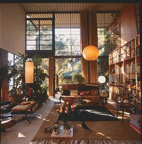 Charles and Ray Eames House Dream House In The Woods, Eames House, Case Study Houses, Interior Design Per La Casa, House Restoration, Eero Saarinen, Pierre Jeanneret, Architecture Design Concept, Design Case