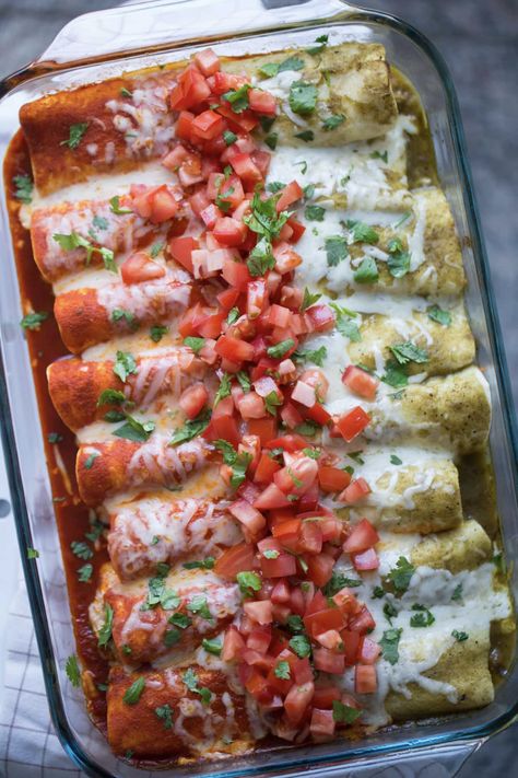 Dinner For One, Diner Recept, Mexican Dinner, Green Sauce, Enchilada Recipes, Mexican Dishes, Melted Cheese, Dinner Tonight, Cooking Dinner