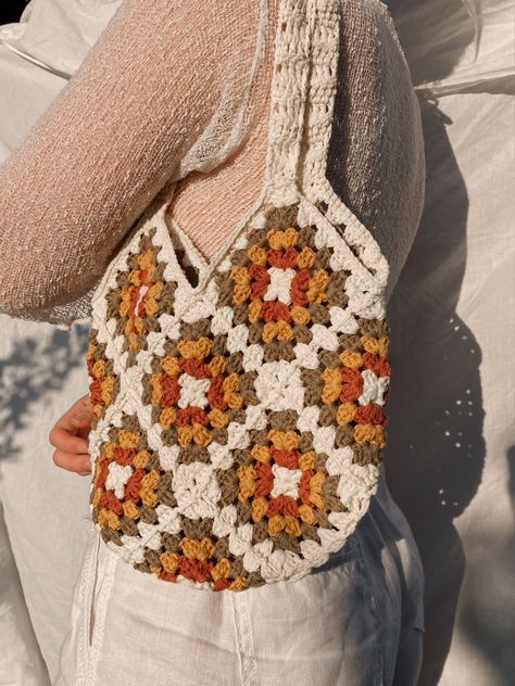 Granny Square Boho Bag, Granny Squares Bag Pattern, Crochet Tote Granny Square, Giant Granny Square Bag, Granny Squares Crochet Bag, Granny Square Colours, Tote Bag Crochet Granny Squares, 3 Granny Square Bag, Cottagecore Granny Squares