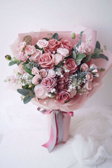 Flower bouquet Dusty Rose Wedding Bouquet, Wedding Colors Ideas, Flower Bookey, Bouquet Ideas Wedding, Deer Flowers, Wedding Bouquet Ideas, Fresh Wedding Flowers, Bouquet Images, Spring Wedding Bouquets