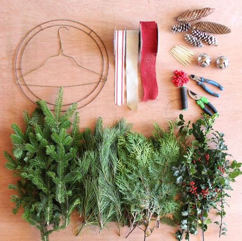 Wreath Making Party, Navidad Natural, Natural Christmas Wreaths, Holiday Swag, Easy Diy Wreaths, Christmas Swag, Christmas Wreaths Diy Easy, Swag Wreath, Christmas Wreaths To Make