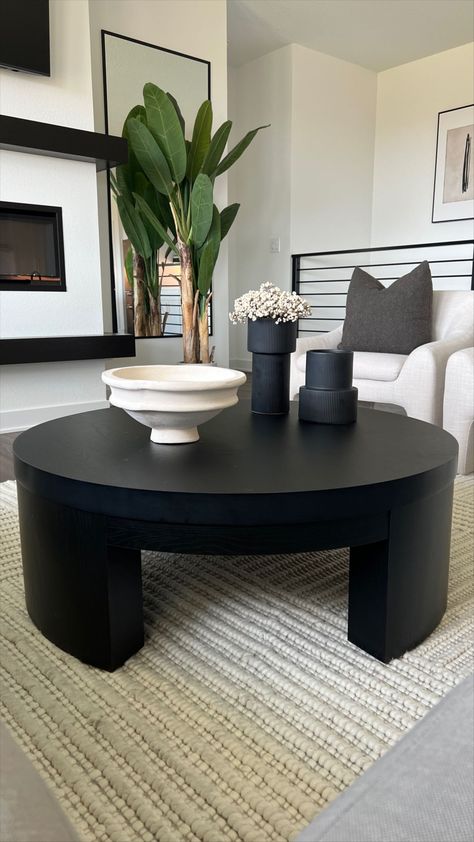 Gray Sofa Black Coffee Table, Black And White Coffee Table Decor, Round Coffee Table Black, Natural And Black Living Room, Living Room With Black Coffee Table, White And Black Living Room Ideas, Black Coffee Table Styling, Round Coffee Table Styling Ideas, Black Coffee Table Decor