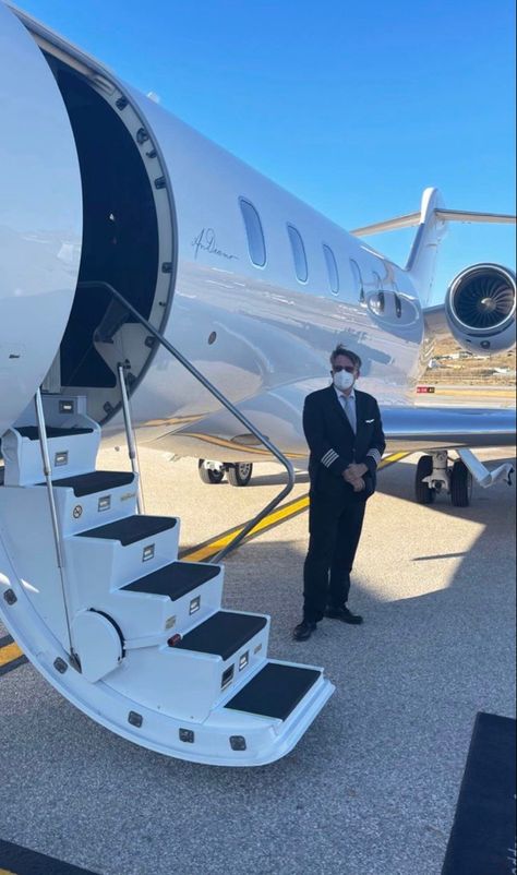 Private Jet Travel, Jet Privé, Luxury Jets, Luxury Lifestyle Couple, Luxury Private Jets, Military School, Luxury Lifestyle Dreams, Luxury Aesthetic, Mood Instagram