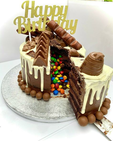 Chocolate Pinata Cake Ideas, Explosion Cake Ideas, Pinata Cake Design, Chocolate Explosion Cake, Explosion Cake, Chocolate Pinata, Chocolate Cake Recipes, Janes Patisserie, Pinata Cake