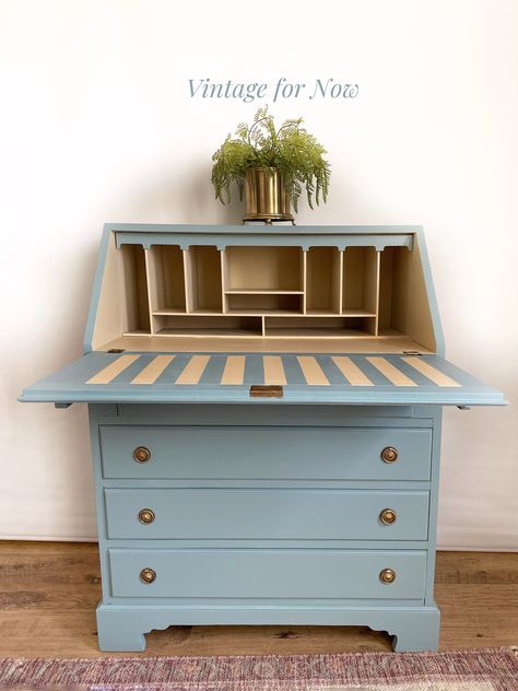 Trunk Makeover, Writing Bureau, Flip Ideas, Blue Desk, Furniture Flip, Lounge Ideas, Desk Height, Desk Ideas, Thrift Flip