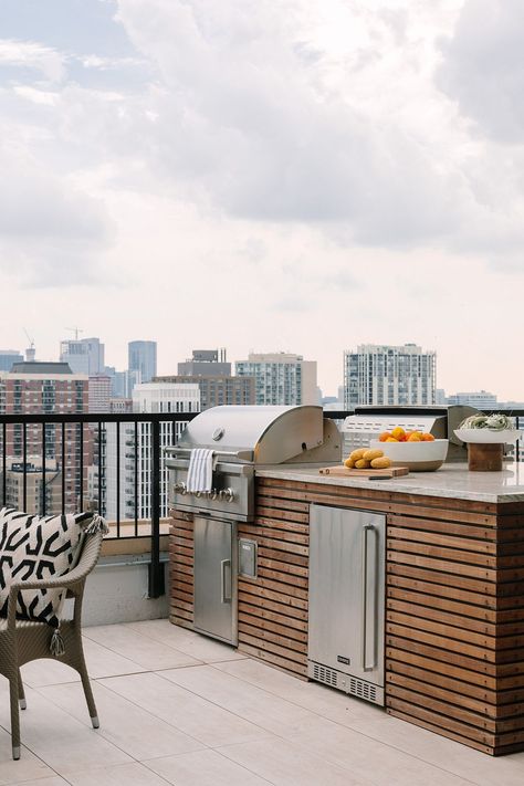 Roof Top Barbecue Area, Small Bbq Area Ideas Balcony, Outdoor Kitchen Terrace, Barbeque Terrace Design, Terrace Bbq Design, Rooftop Barbecue Design, Balcony Barbecue Ideas, Small Terrace Kitchen, Small Roof Top Terrace Design