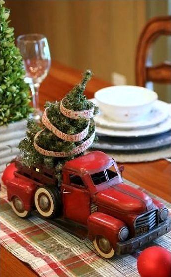 Farmhouse Christmas Ideas, Christmas Coffee Table Decor, Red Truck Decor, Turkey Crafts, Christmas Red Truck, Farmhouse Christmas Tree, Fun Christmas Decorations, Country Crafts, Christmas Truck