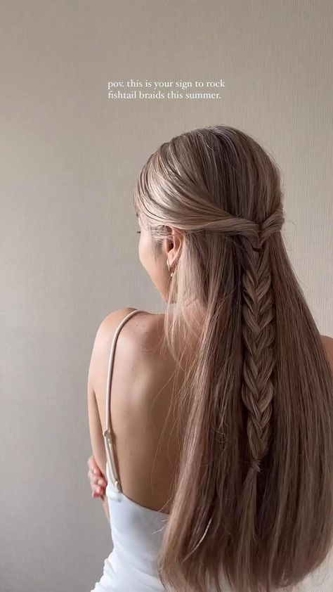 Fishtail Braid Hairstyles, Hairstyles For Layered Hair, Hair Up Styles, Hairdo For Long Hair, Hair Stylist Life, Short Hair Styles Easy, Easy Hairstyles For Long Hair, Fish Tail Braid, Aesthetic Hair