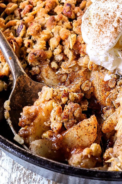 Caramel Pear Crisp, Overripe Pear Recipes, Pear Crisp Recipe, Pear Recipes Easy, Apple Crisp Without Oats, Pear Dessert Recipes, Apple Crisp Pie, Apple Crisp Cheesecake, Caramel Apple Crisp