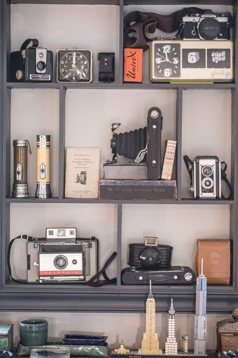 Antique Camera Decor, Antique Camera Display, Vintage Camera Display, Hot Wheels Diy, Vintage Camera Decor, Camera Display, Camera Decor, Antique Cameras, Diy Display