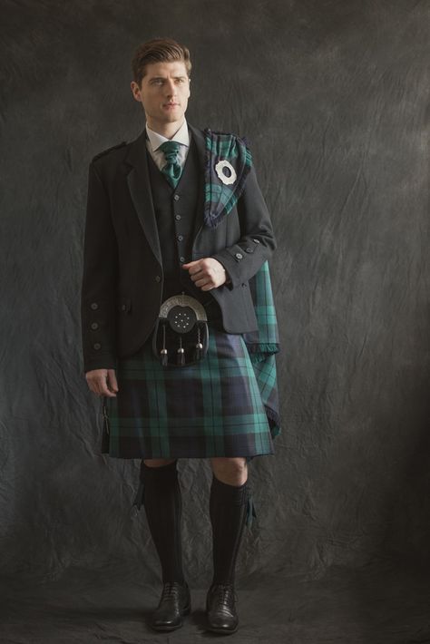 Non Traditional Suit Men, Wedding Kilts For Men, Scottish Kilts Men, Wedding Kilts Grooms, Kilts Wedding, Kilt Outfit Men, Man In Kilt, Kilt Men Fashion, Scotish Men