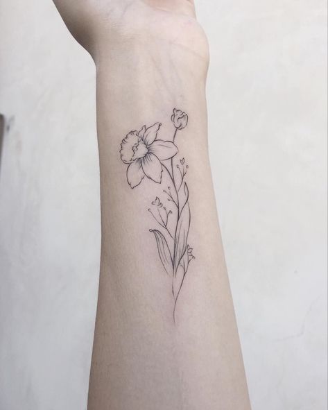 Narcissus Tattoo, Daffodil Flower Tattoos, Narcissus Flower Tattoos, Violet Flower Tattoos, Simple Flower Tattoo, December Birth Flower, Butterfly Tattoo Meaning, Daffodil Tattoo, Shape Tattoo