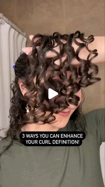 Curly Hair Inspo on Instagram: "3 ways to enhance your natural curl definition! By @laurenpiluso 1. Ribbon curl technique - definitely my go-to and most used technique to achieve definition & volume! It creates larger defined curl clumps that can be separated for volume 2. Rake & Shake - the perfect technique to achieve separated but defined curls giving volume and definition for days 3. Finger rolling - the most tedious of the three but the results never fail! My go-to for my face framing pieces Which curl definition method is your favorite! #curldefinition #curlyhairtips #longcurlyhair #cabellorizado #naturallycurlyhair" Natural Way To Curl Hair, Celebrity With Curly Hair, How To Look After Curly Hair Natural Curls, Hairstyles For Very Wavy Hair, Rollers In Curly Hair, How To Improve Your Natural Curls, Curly Hair Styling Methods, How To Make Curls More Defined, Curly Hair Styling Tutorial