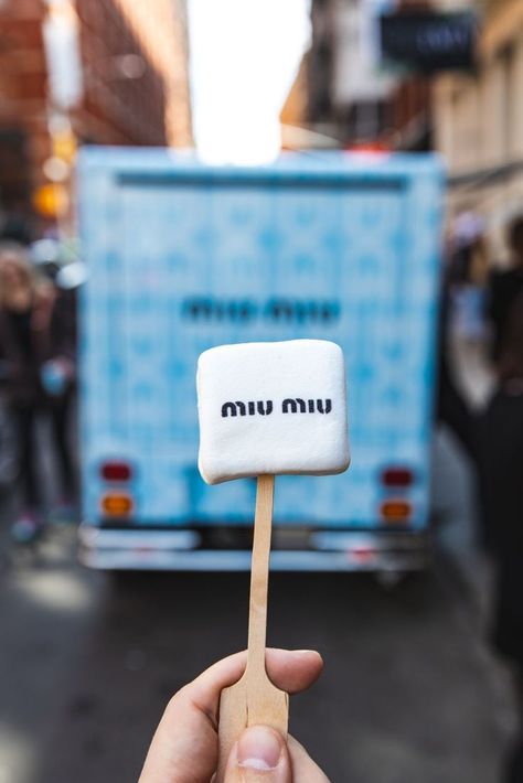 Miu-Miu branded marshmallow and branded vehicle Miu Miu Pop Up Store, Cool Pop Up Shops, Fashion Activation Ideas, Brand Experience Event, Fashion Brand Activation Ideas, Pop Up Retail Design, Brand Event Activation, Store Pop Up, Event Pop Up