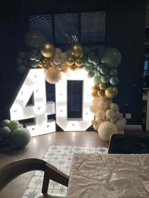 40th Birthday Hall Decorations, 40 Light Up Numbers, Mam Birthday, 40th Party Decorations, Football Birthday Cake, Birthday Lights, Garden Backdrops, Birthday Garland, 40th Birthday Decorations