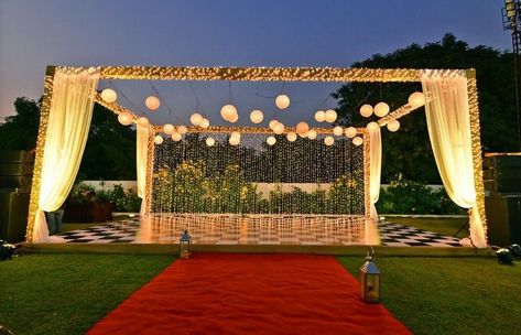 Photo By Palkhi Banquet & Lawn - Venues Haldi Lawn Decoration, Outdoor Banquet Ideas, Lawn Decor Ideas For Party, Sangeet Floor Stage, Reception Lawn Decorations Indian, Lawn Stage Decoration, Lawn Reception Decor, Outdoor Lawn Wedding, Sangit Night Decorations