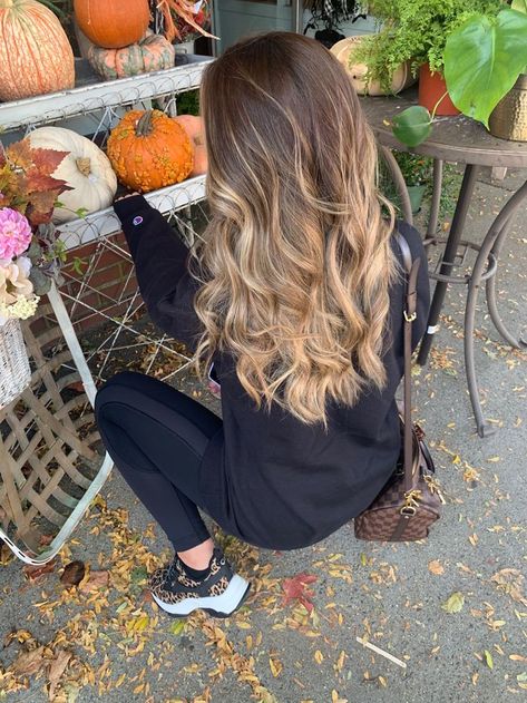 Balyage Long Hair, Rambut Brunette, Brown Hair Inspo, Ombre Hair Blonde, Brunette Balayage, Brunette Hair With Highlights, Balayage Blonde, Fall Hair Color For Brunettes, Happy Nails