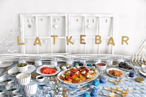 How to throw a Latke Party for Hanukkah – SIMPLY BEAUTIFUL EATING Hanukkah Party Appetizers, Hanukkah Party Ideas For Adults, Latke Bar Toppings, Hannukah Party Food, Hanukkah Dinner Party, Chanukah Party Ideas, Hanukkah Charcuterie Board, Hannukah Tablescape, Latke Bar