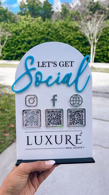 Fabiana ✿ | Creative Designer on Instagram: "✨F R I D A Y • V I B E S✨ Social Media Sign ready! Thank you @danamcarlorealtor for choosing me to make yours 🤩 #socialmediamarketing #socialmediasign #glowforge #socialmediatips #realestate #realestateagent #realestateinvesting #realestatelife #realestatelife #smallbusiness #shoplocal #orlandobusiness #creatorweek" Acrylic Signs Diy, Business Must Haves, Qr Code Social Media, Happy Dental, Glowforge Projects, Business Things, Small Business Signs, Table Tags, Advertising Ideas