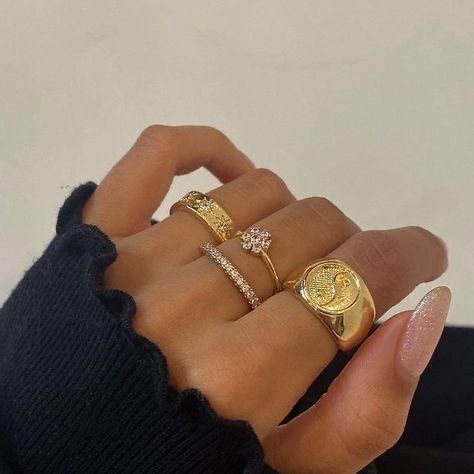 Gold rings, gold Jewelry, circle rings, jewelry, that girl Nail Jewelry, Dope Jewelry, Classy Jewelry, Jewelry Lookbook, Stacked Jewelry, Girly Jewelry, Dream Jewelry, Jewelry Inspo, Pretty Jewellery