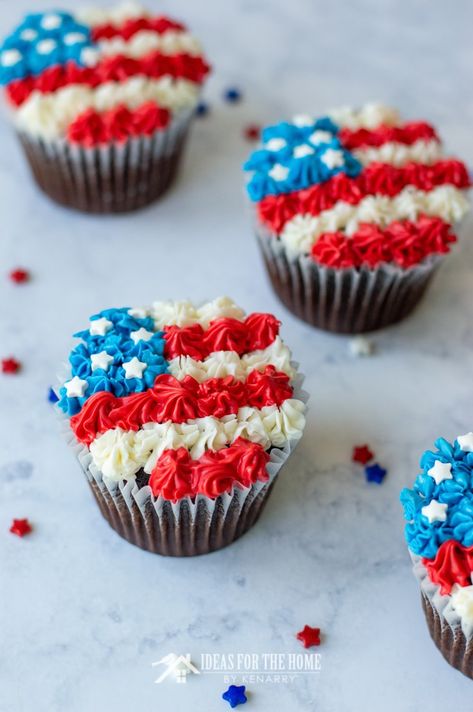 If you're looking for American flag cake ideas, you've come to the right place. We'll show you how to make and decorate easy 4th of July cupcakes. This red, white and blue dessert would also be great for Memorial Day, Labor Day and Veteran's Day. #desserts #baking #kenarry #ideasforthehome American Themed Cupcakes, Veterans Day Cupcake Ideas, 4th July Cupcakes Ideas, 4th Of July Cupcake Cake, Memorial Day Sheet Cake Ideas, Forth Of July Baked Goods, 4 Of July Cupcakes Ideas, 4th Of July Themed Desserts, Memorial Day Desserts Cupcakes