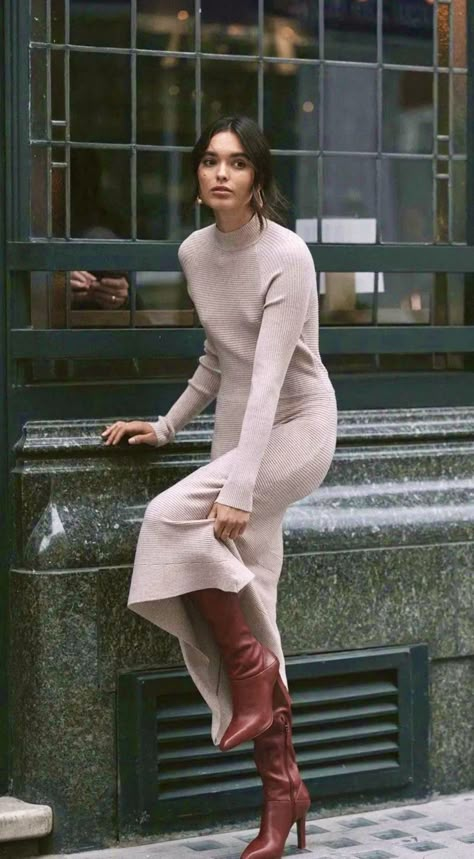 Sweater Dress With Tights, Elegantes Outfit Damen, Simple Winter Outfits, Circular Skirt, Look Adidas, Estilo Indie, Skandinavian Fashion, London Outfit, Cold Outfits