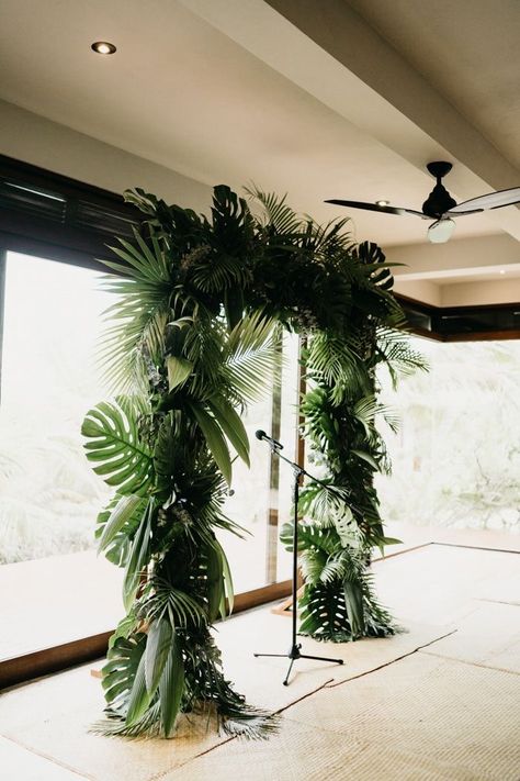 Tulum Party Ideas, Tropical Backdrop Diy, Plant Event Decor, Tropical Backdrop Ideas Diy, Tulum Decor Inspiration Party, Tropical Leaves Backdrop, Tulum Themed Party, Tulum Theme Party Decor, Botanical Event Decor