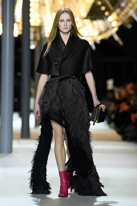 Louis Vuitton Fall 2024 Ready-to-Wear Runway, Fashion Show & Collection Review [PHOTOS] Show Collection, Louis Vuitton Fashion, 2024 Trends, March 2024, Fashion Show Collection, Fall 2024, Paris Fashion, Runway Fashion, Paris Fashion Week