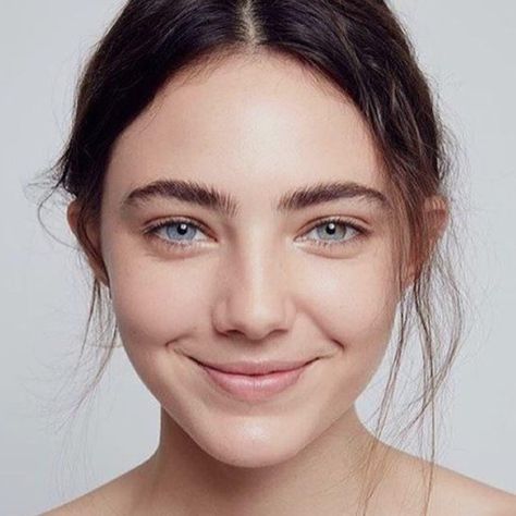 5 Pro Tips for Achieving Your Best Brows Ever Amelia Zadro, Woman Smile, Beautiful Women Faces, Face Hair, 인물 사진, Fotografi Potret, Beauty Videos, Beautiful Smile, Amelie