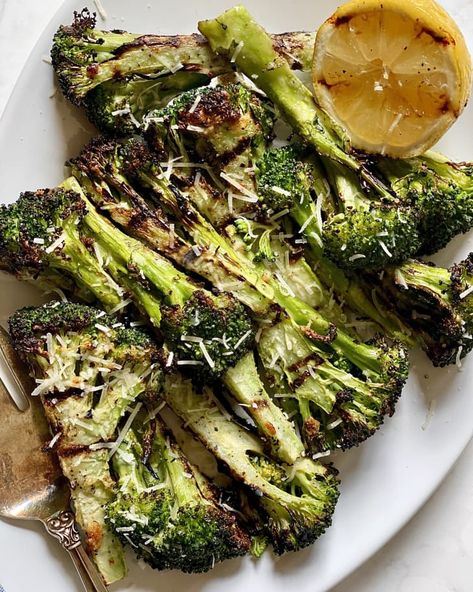 Ways To Cook Broccoli, Cook Broccoli, Charred Broccoli, Recipe With Lemon, Easy Summer Side Dishes, Grilled Broccoli, How To Cook Broccoli, Gluten Free Sides, Cook Dinner