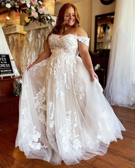 Plus Ball Gown, Plus Size Ball Gown, Curvy Wedding, Plus Wedding Dresses, Deco Champetre, Plus Size Wedding Dress, Plus Size Wedding Dresses, Plus Size Wedding Gowns, Curvy Bride