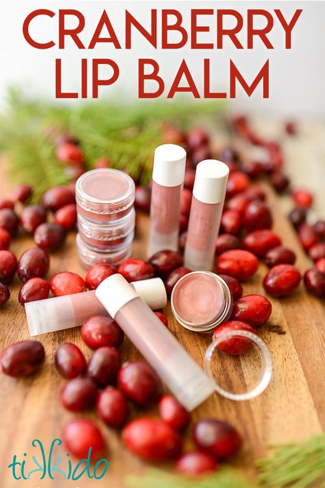 Homemade Lip Balm Recipe, Diy Lip Balm Recipes, Lip Balm Recipes, Diy Lip Gloss, Homemade Lip Balm, Diy Lip Balm, Diy Scrub, Diy Lips, Homemade Bath Products