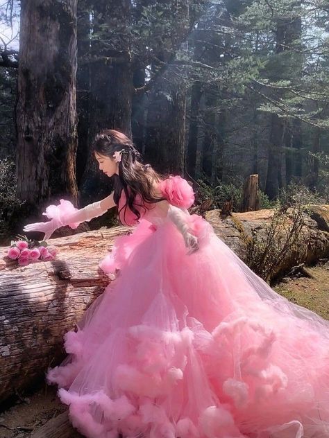 50 Aesthetic, Prom Dress Inspo, Flipagram Instagram, Prom Dresses Long Pink, Pretty Pink Princess, Looks Country, Tulle Skirts, Tulle Sleeves, Pretty Prom Dresses