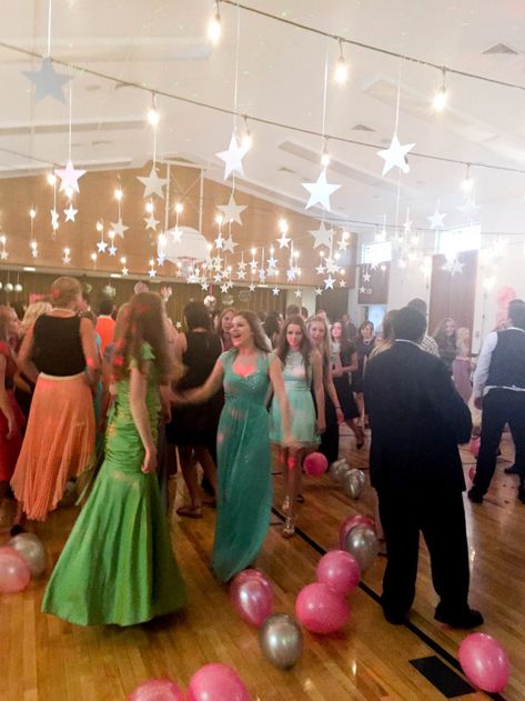 Goodwill Prom Party, Under The Stars Homecoming, Under The Stars Homecoming Theme, Under The Stars Prom Theme Decorations, 80s Prom Decor, Prom Night Decoration, Night Under The Stars Theme Prom, Adult Prom Party Ideas, 8th Grade Dance Themes