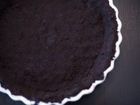 They don't make the oreo crumbs in the store anymore and making them with the cream inside makes my cheesecakes too greasy.  This is worth a try. Cookie Crumb Crust Recipe, Crumb Pie Crust, Chocolate Crumb Crust, Cookie Crumb Crust, Cookie Crust Recipe, Snickers Pie, Crumb Pie, Crumb Crust, Chocolate Crumbs