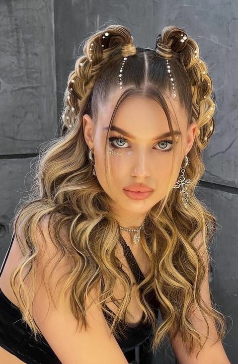 Concert Hair With Glitter, Glam Hair And Makeup Ideas, Rave Hairstyles, Concert Hairstyles, Rave Hair, Festival Hair, Hair Stylist Life, Hairdo For Long Hair, Easy Hairstyles For Long Hair