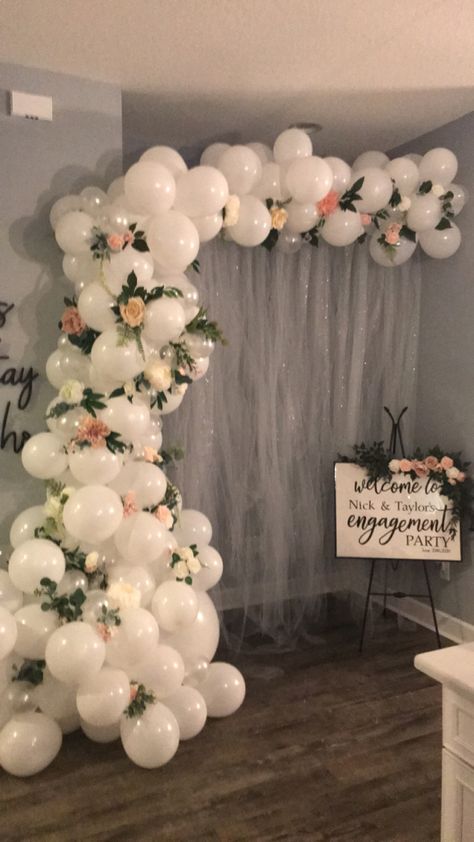 Baloon Decorations Engagement, Engagement Party Balloons Arch, Ballon Arch Quinceanera, Ballon Arch With Fairy Lights, Engagement Decor With Balloons, Engagement Decorations Balloons, Balloon Decorations For Engagement, Diy Wedding Balloon Arch, Wedding Arch Balloons And Flowers