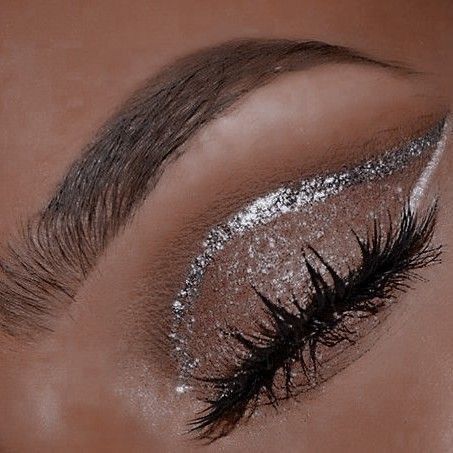 Prom Makeup Euphoria, Sliver Makeup Looks Simple, Sliver Glitter Make Up Looks, Silver Sparkly Makeup, Prom Night Makeup Sparkle, Best Dewy Foundation, Silver Makeup Looks For Prom, Silver Prom Makeup, Glowy Dewy Makeup