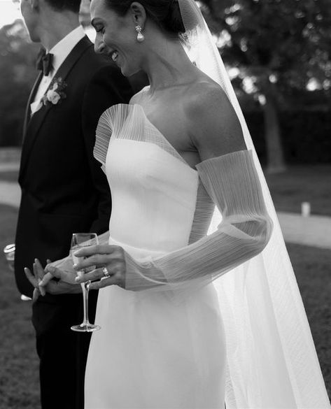 NEWHITE | MODERN BRIDAL on Instagram: "#NEWHITEBride @rowenabaer looking chic in her dress and veil from @thefallbride⁠ ⁠ Photo by @ayataweddings⁠ ⁠ #TCSdress #Aaltoveil #NEWHITE #modernbridal #minimalbride #realbride #UKbride #weddingdress #wedding #bridal" Timeless And Classic Wedding Dress, Classic Modern Bride, Wedding Classic Dress, The Newhite Bridal, Newhite Wedding Dresses, Modern Chic Bride, Modern Strapless Wedding Dress, Modern Bridal Look, Unique Bridal Veil