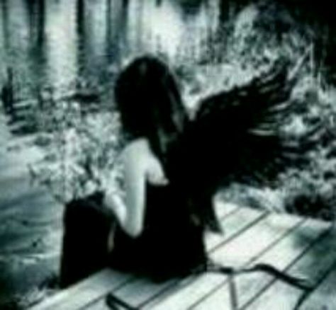 Gothic Angel, Aesthetic Emo, Emo Pfp, Emo Aesthetic, Black Angels, Gothic Aesthetic, Dark Angel, 영감을 주는 캐릭터, Gothic Art